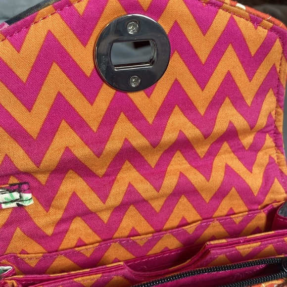 🩷🧡VERA BRADLEY🩷🧡Your Turn Smartphone Wristlet in Ziggy Zinnia/NWT - Picture 4 of 5